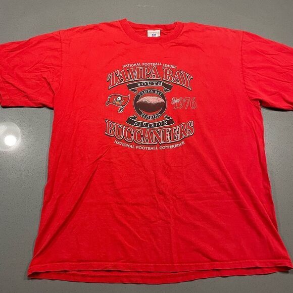 Vintage 90s Tampa Bay Buccaneers NFL Football Tee T-shirt Size 2XL Red - Picture 2 of 6